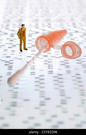DNA-test Eine Modell-Figur steht auf einem DNA-Sequenzgel - Symbolbild *** test del DNA Una figura modello si trova su un gel sequenza DNA immagine simbolo Foto Stock
