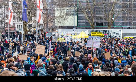 Friburgo in Breisgau, Germania, 3 febbraio 2025: Alla campagna elettorale del Cancelliere candidato Christian Lindner (FDP) sulla piazza della vecchia S Foto Stock