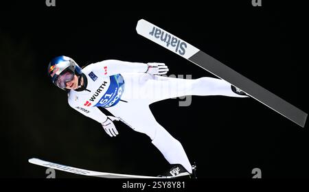 Trondheim, Norvegia. 27 febbraio 2025. Sci nordico: Campionati del mondo, salto con gli sci - salita normale, donne, qualifica, Alexandria Loutitt dal Canada in azione. Crediti: Hendrik Schmidt/dpa/Alamy Live News Foto Stock