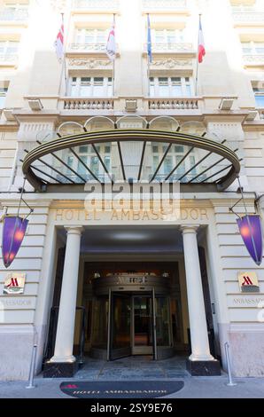 Parigi, Francia - 23 febbraio 2025 : Paris Marriott Opera Ambassador Hotel situato nel cuore del quartiere dell'Opera, vicino alle iconiche attrazioni parigine, Foto Stock