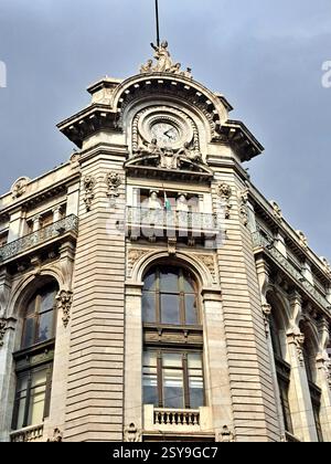 Città del Messico, Messico - 6 settembre 2023: L'edificio la Mexicana sul passaggio pedonale Madero, icona del centro storico di CDMX Foto Stock