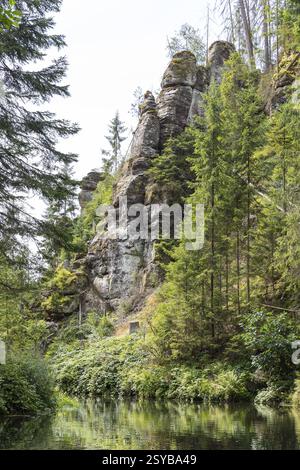Gita in barca nella chiusa superiore nella valle di Kirnitzsch vicino a Hinterhermsdorf, Svizzera sassone, Sassonia, Germania, Europa Foto Stock