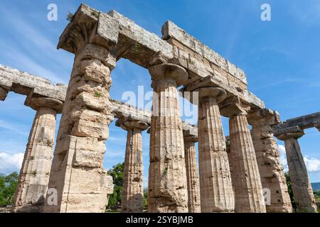 Il primo Tempio di era, noto anche come Tempio di era i e la Basilica, un antico tempio greco costruito intorno al 550 a.C. a Paestum, in Campania Foto Stock