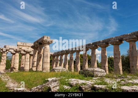 Il primo Tempio di era, noto anche come Tempio di era i e la Basilica, un antico tempio greco costruito intorno al 550 a.C. a Paestum, in Campania Foto Stock