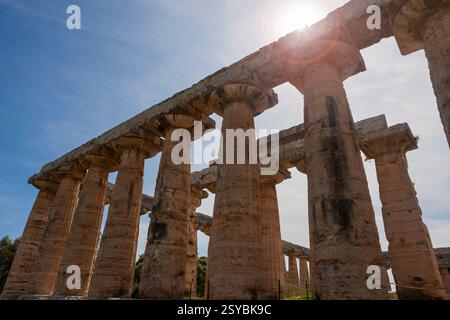 Il primo Tempio di era, noto anche come Tempio di era i e la Basilica, un antico tempio greco costruito intorno al 550 a.C. a Paestum, in Campania Foto Stock