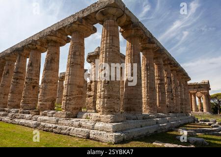 Il primo Tempio di era, noto anche come Tempio di era i e la Basilica, un antico tempio greco costruito intorno al 550 a.C. a Paestum, in Campania Foto Stock