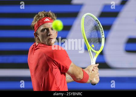 Acapulco, Messico. 27 febbraio 2025. Alejandro Davidovich Fokina, spagnolo, fa ritorno nei quarti di finale contro il Messico Rodrigo Pacheco Mendez al torneo di tennis ATP Mexican Open 2025 ad Acapulco, Messico, 27 febbraio 2025. Crediti: Francisco Canedo/Xinhua/Alamy Live News Foto Stock