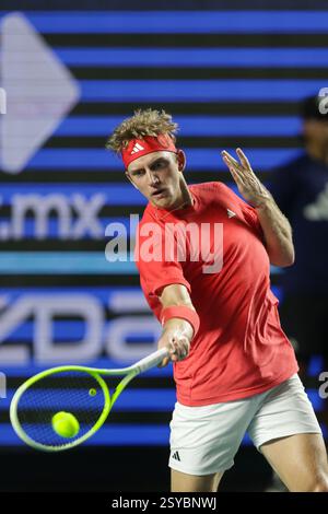Acapulco, Messico. 27 febbraio 2025. Alejandro Davidovich Fokina, spagnolo, fa ritorno nei quarti di finale contro il Messico Rodrigo Pacheco Mendez al torneo di tennis ATP Mexican Open 2025 ad Acapulco, Messico, 27 febbraio 2025. Crediti: Francisco Canedo/Xinhua/Alamy Live News Foto Stock