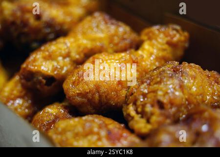 Pollo fritto alla coreana con salsa di soia dolce sul pollo fritto Foto Stock