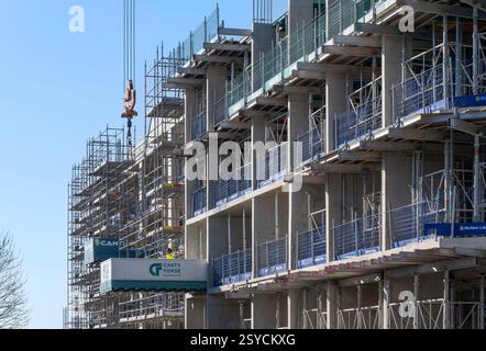 Lavori di costruzione in Paramount Place, in cima a Mount Pleasant Road, a Royal Tunbridge Wells. In precedenza il sito del demolito ABC Cinema. Foto Stock