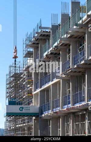Lavori di costruzione in Paramount Place, in cima a Mount Pleasant Road, a Royal Tunbridge Wells. In precedenza il sito del demolito ABC Cinema. Foto Stock