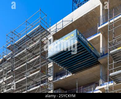 Lavori di costruzione in Paramount Place, in cima a Mount Pleasant Road, a Royal Tunbridge Wells. In precedenza il sito del demolito ABC Cinema. Foto Stock