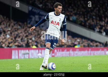 Tottenham Hotspur Stadium, Londra, Regno Unito. 26 febbraio 2025. Premier League Football, Tottenham Hotspur contro Manchester City; Brennan Johnson di Tottenham Hotspur Credit: Action Plus Sports/Alamy Live News Foto Stock