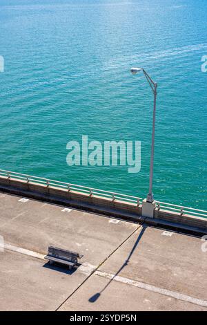 Foto aerea il vecchio molo per la pesca al rickenbacker, attualmente chiuso per il 2025 Foto Stock