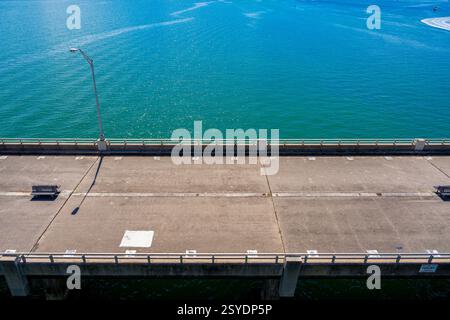Foto aerea il vecchio molo per la pesca al rickenbacker, attualmente chiuso per il 2025 Foto Stock
