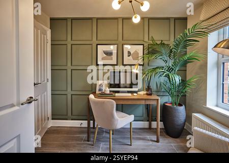 un moderno spazio ufficio domestico in stile tradizionale Foto Stock