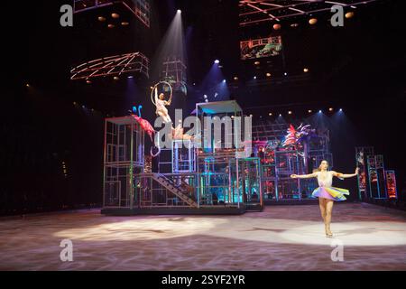 Feel the City Beat - HORIZONS - VACANZA SUL GHIACCIO Berlin Premiere im Tempodrom am 28.02.2025. VACANZE SUL GHIACCIO - Berlin Premiere *** Scoprite la VACANZA City Beat HORIZONS SUL GHIACCIO Berlin Premiere al Tempodrom il 28 02 2025 HOLIDAY ON ICE Berlin Premiere Foto Stock