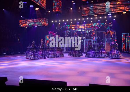 Feel the City Beat - HORIZONS - VACANZA SUL GHIACCIO Berlin Premiere im Tempodrom am 28.02.2025. VACANZE SUL GHIACCIO - Berlin Premiere *** Scoprite la VACANZA City Beat HORIZONS SUL GHIACCIO Berlin Premiere al Tempodrom il 28 02 2025 HOLIDAY ON ICE Berlin Premiere Foto Stock