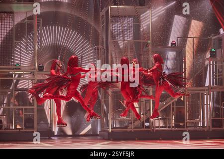 Feel the City Beat - HORIZONS - VACANZA SUL GHIACCIO Berlin Premiere im Tempodrom am 28.02.2025. VACANZE SUL GHIACCIO - Berlin Premiere *** Scoprite la VACANZA City Beat HORIZONS SUL GHIACCIO Berlin Premiere al Tempodrom il 28 02 2025 HOLIDAY ON ICE Berlin Premiere Foto Stock