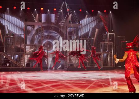 Feel the City Beat - HORIZONS - VACANZA SUL GHIACCIO Berlin Premiere im Tempodrom am 28.02.2025. VACANZE SUL GHIACCIO - Berlin Premiere *** Scoprite la VACANZA City Beat HORIZONS SUL GHIACCIO Berlin Premiere al Tempodrom il 28 02 2025 HOLIDAY ON ICE Berlin Premiere Foto Stock