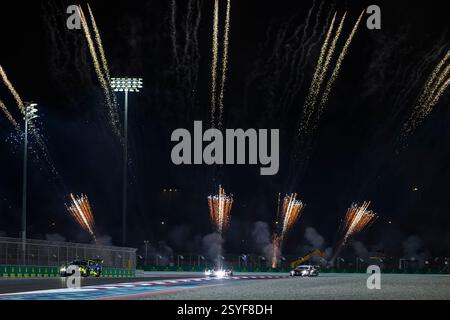 46 AL HARTHY Ahmad (omn), VAN DER LINDE Kelvin (zaf), ROSSI Valentino (ita), Team WRT, BMW M4 GT3 Evo #46, LM GT3, 05 ANDLAUER Julien (fra), CHRISTENSEN Michael (dnk), JAMINET Mathieu (fra), Porsche Penske Motorsport, Porsche 963 #05, Hypercar, 87 LOPEZ José María (arg), SCHMID Clemens (aut), UMBRARESCU Razvan (rou), Akkodis ASP Team, Lexus RC F GT3 #87, LM GT3, azione, bandiera a scacchi, drapeau a damier durante il Qatar 1812 KM, 1° round del FIA World Endurance Championship 2025, dal 25 al 28 febbraio 2025 sul circuito Losail International Circuit di Lusail FenPI Foto Stock