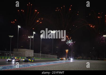 20 FRIJNS Robin (nld), RAST Rene (Ger), VAN DER LINDE Sheldon (zaf), BMW M Team WRT, BMW M Hybrid V8 #20, Hypercar, 46 AL HARTHY Ahmad (omn), VAN DER LINDE Kelvin (zaf), ROSSI Valentino (ita), Team WRT, BMW M4 GT3 Evo #46, LM GT3, azione, bandiera a scacchi, drapeau a damier a damier nel 1812 Campionato del mondo di 2025 febbraio 25, nel 28 circuito Internazionale di 2025 Losail Foto Stock