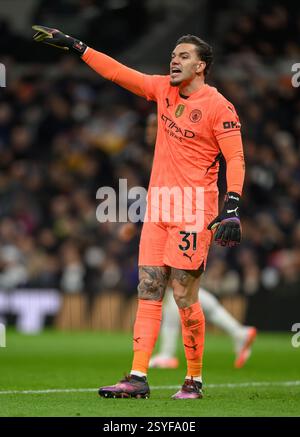 Londra, Regno Unito. 26 febbraio 2025. Tottenham Hotspur V Manchester City - Premier League - Tottenham Hotspur Stadium. Ederson in azione. Crediti immagine: Mark Pain / Alamy Live News Foto Stock