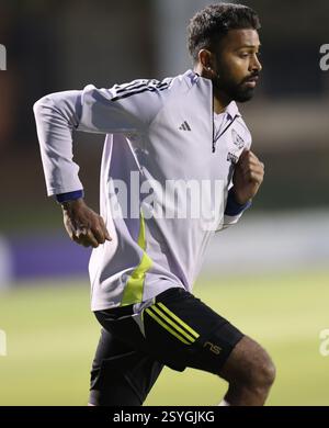 Dubai, Emirati Arabi Uniti. 1 marzo 2025. Cricket: ICC Champions Trophy 2025 : Dubai . INDIA vs nuova Zelanda . Giocatori indiani in pratica all'ICC Academy. In azione : Hardik Pandya (Credit Image: © Seshadri Sukumar/ZUMA Press Wire) SOLO USO EDITORIALE! Non per USO commerciale! Foto Stock