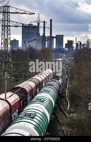 Impianto di cokeria prospera, gestito dal gruppo siderurgico ArcelorMittal, 146 forni da coke con una produzione giornaliera di 5500 tonnellate di coke, linea ferroviaria per il trasporto merci t Foto Stock