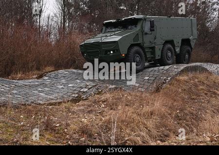 Koprivnice, Repubblica Ceca. 26 febbraio 2025. Presentazione del veicolo corazzato Tatra Defence TADEAS 6x6 a Koprivnice, Repubblica Ceca, 26 febbraio 2025. Crediti: Jaroslav Ozana/CTK Photo/Alamy Live News Foto Stock