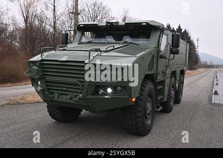 Koprivnice, Repubblica Ceca. 26 febbraio 2025. Presentazione del veicolo corazzato Tatra Defence TADEAS 6x6 a Koprivnice, Repubblica Ceca, 26 febbraio 2025. Crediti: Jaroslav Ozana/CTK Photo/Alamy Live News Foto Stock
