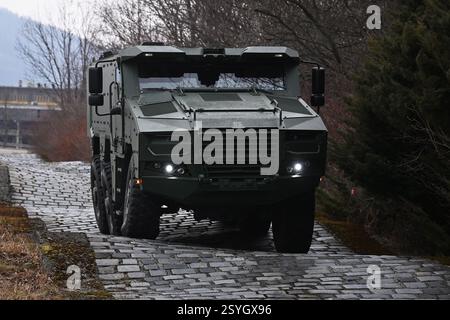 Koprivnice, Repubblica Ceca. 26 febbraio 2025. Presentazione del veicolo corazzato Tatra Defence TADEAS 6x6 a Koprivnice, Repubblica Ceca, 26 febbraio 2025. Crediti: Jaroslav Ozana/CTK Photo/Alamy Live News Foto Stock