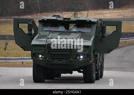 Koprivnice, Repubblica Ceca. 26 febbraio 2025. Presentazione del veicolo corazzato Tatra Defence TADEAS 6x6 a Koprivnice, Repubblica Ceca, 26 febbraio 2025. Crediti: Jaroslav Ozana/CTK Photo/Alamy Live News Foto Stock