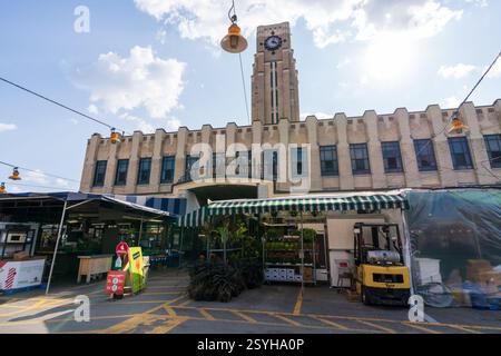 Montreal, Quebec, Canada - 24 agosto 2021: Mercato di Atwater (Marché Atwater), un mercato situato nella zona Saint-Henri di Montreal, aperto nel 1933 Foto Stock