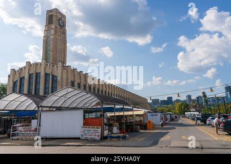 Montreal, Quebec, Canada - 24 agosto 2021: Mercato di Atwater (Marché Atwater), un mercato situato nella zona Saint-Henri di Montreal, aperto nel 1933 Foto Stock