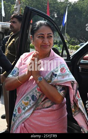 Nuova Delhi, India. 28 febbraio 2025. NUOVA DELHI, INDIA - FEBBRAIO 28: Primo ministro di Delhi Rekha Gupta durante la prima sessione dell'Assemblea di Delhi a Delhi vidhan Sabha il 28 febbraio 2025 a nuova Delhi, India. (Foto di Sonu Mehta/Hindustan Times/Sipa USA) credito: SIPA USA/Alamy Live News Foto Stock