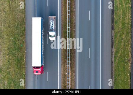 Veghel, Paesi Bassi. 28 febbraio 2025. VEGHEL, PAESI BASSI - FEBBRAIO 28: (NOTA PER I REDATTORI: L'immagine è stata scattata con un drone) vista aerea generale di un'autostrada il 28 febbraio 2025 a Veghel, Paesi Bassi. (Foto di Joris Verwijst/Orange Pictures) credito: Orange Pics BV/Alamy Live News Foto Stock
