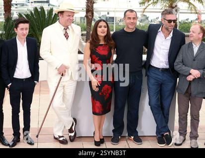 Salma Hayek, Bebe Cave, Shirley Henderson, Hayley Carmichael, Alba Rohrwacher, Vincent Cassel, John C. Reilly, Toby Jones, Christian Lees, Jonah Lees & Guillaume Delaunay. partecipa alla photocall "tale of Tales" durante il 68° Festival di Cannes in Francia il 14 maggio 2015 CAP/PL ©Phil Loftus/Capital Pictureds Foto Stock