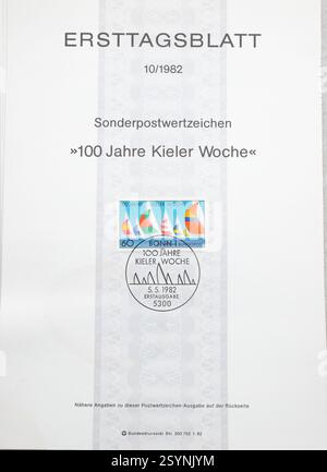 Primo piano di francobolli tedeschi autorizzati dal 1970-1980 con informazioni tecniche Foto Stock