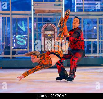 bei der Premiere der Holiday on Ice Show Holiday on Ice - Horizons im Tempodrom Berlin. *** Alla prima dello spettacolo Holiday on Ice Holiday on Ice Horizons al Tempodrom di Berlino Foto Stock