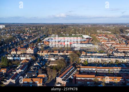DEVENTER, PAESI BASSI - 1 MARZO: (NOTA PER I REDATTORI: L'immagine è stata scattata con un drone) Una vista aerea generale dello Stadion De Adelaarshorst prima dell'incontro olandese Eredivisie tra Go Ahead Eagles e PSV a De Adelaarshorst il 1 marzo 2025 a Deventer, Paesi Bassi. (Foto di Joris Verwijst/Orange Pictures) Foto Stock