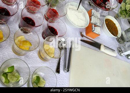 ingredienti per preparare il cocktail brasiliano caipirinha Foto Stock