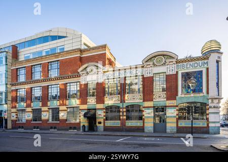 Michelin House su Fulham Road, Chelsea. Questo edificio in stile art deco ristrutturato è stato originariamente costruito nel 1909 come sede centrale della Michelin nel Regno Unito. Foto Stock