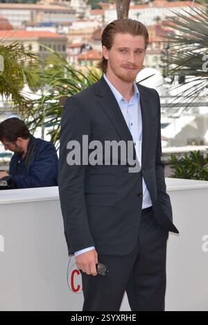 Garrett Hedlund. "Inside Llewyn Davis" film photocall al 66° Festival di Cannes, Cannes, Francia, 19 maggio 2013..mezza lunghezza grigio abito blu camicia barba capelli facciali .CAP/PL.©Phil Loftus/Capital Pictures. Foto Stock
