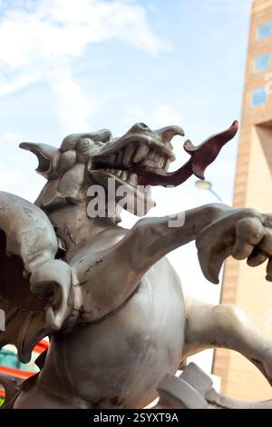 Una statua del drago, parte dell'emblema della City of London Foto Stock