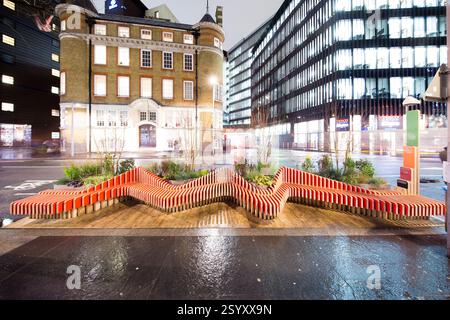 Aria fresca panca su Tooley Street Foto Stock
