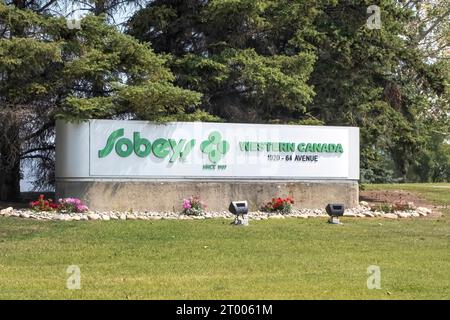 Calgary, Alberta, Canada. Agosto 7,2023. Ufficio aziendale Sobeys Western Canada, cartello d'ingresso. Trasporto a catena di supermercati di lunga data Foto Stock