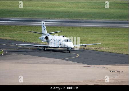 Silver Cloud Air Cessna 560XL Citation XLS presso l'aeroporto di Birmingham, Regno Unito (D-CSMC) Foto Stock