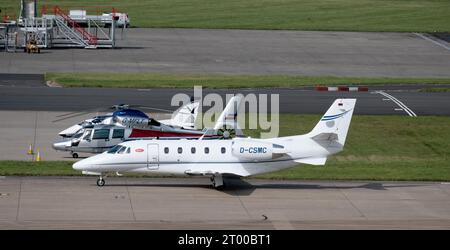 Silver Cloud Air Cessna 560XL Citation XLS presso l'aeroporto di Birmingham, Regno Unito (D-CSMC) Foto Stock