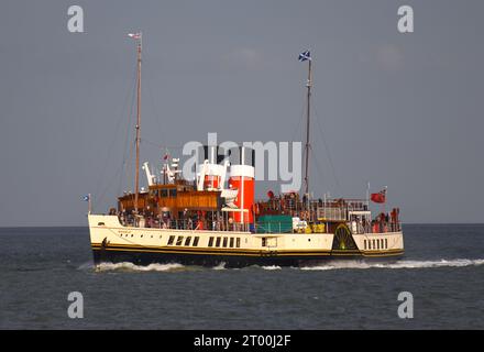 Il piroscafo a pale Waverley è stato lanciato nel 1946 ed è l'ultimo piroscafo a pale in servizio. La storica nave visita Gravesend in settembre per e. Foto Stock